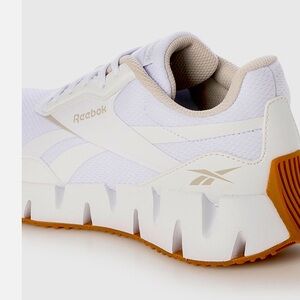 NWB Reebok White Athletic Shoes

Women's Zig Dynamica STR Shoes 9.5